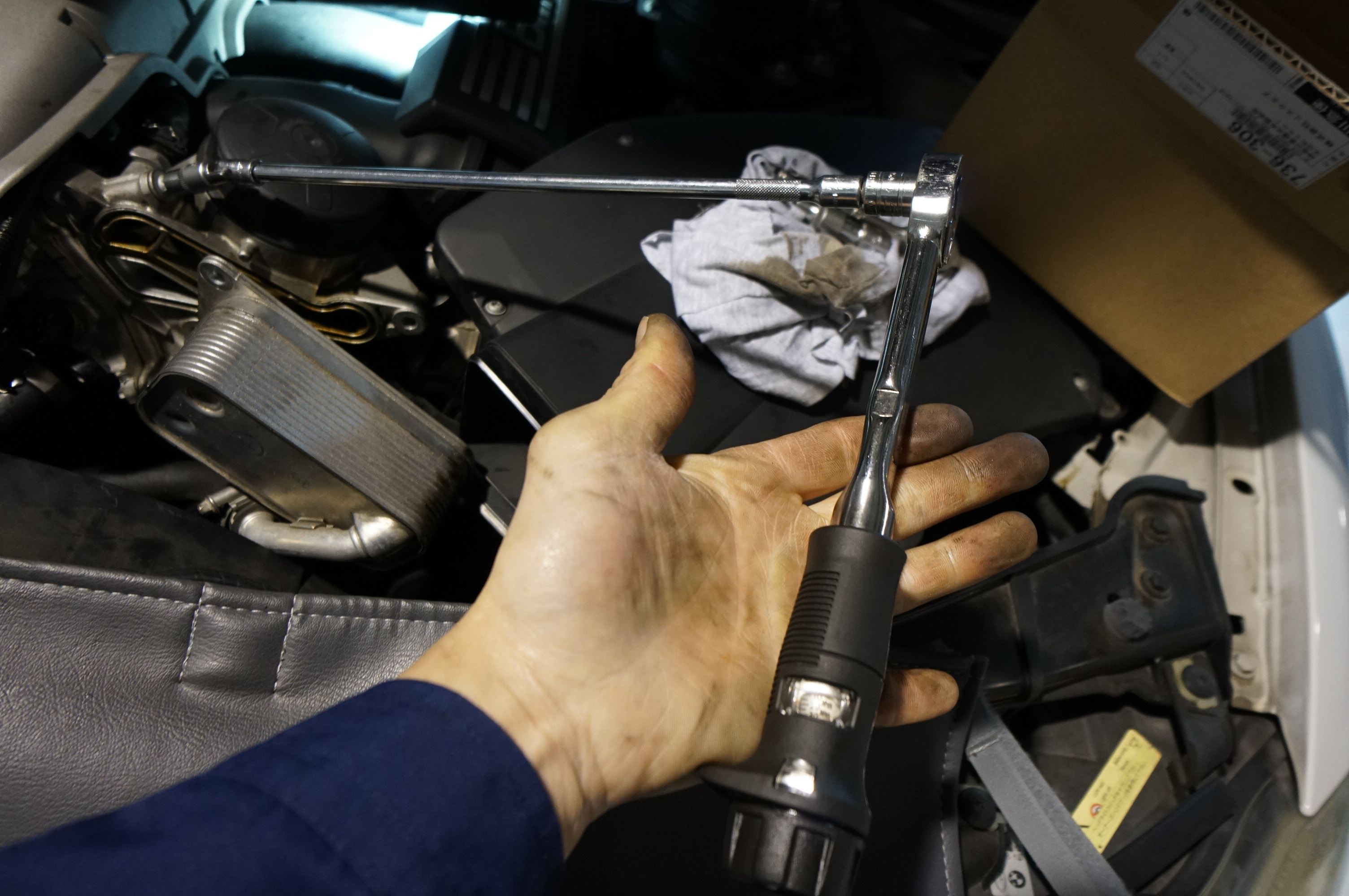 BMW 車検 3シリーズ E91 オイル漏れ修理 オイルフィルターハウジングパッキン交換